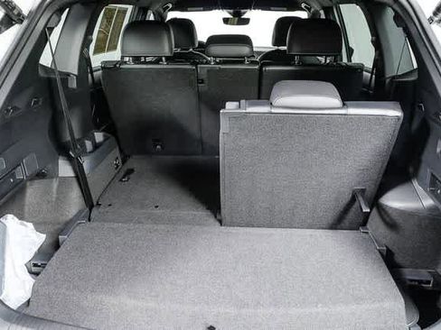 Certified 2022 Volkswagen Tiguan SE R-Line image 33