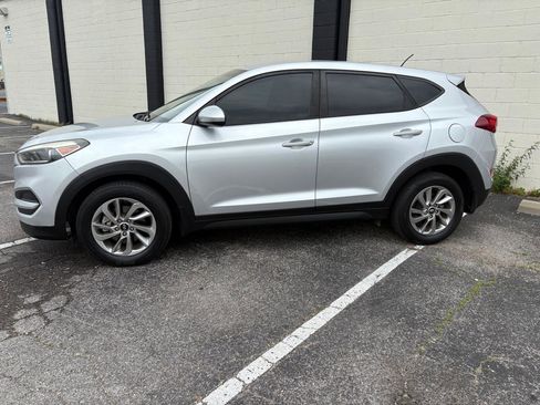 Used 2018 Hyundai Tucson SE FWD image 2