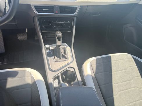 Used 2025 Volkswagen Taos SE FWD image 18