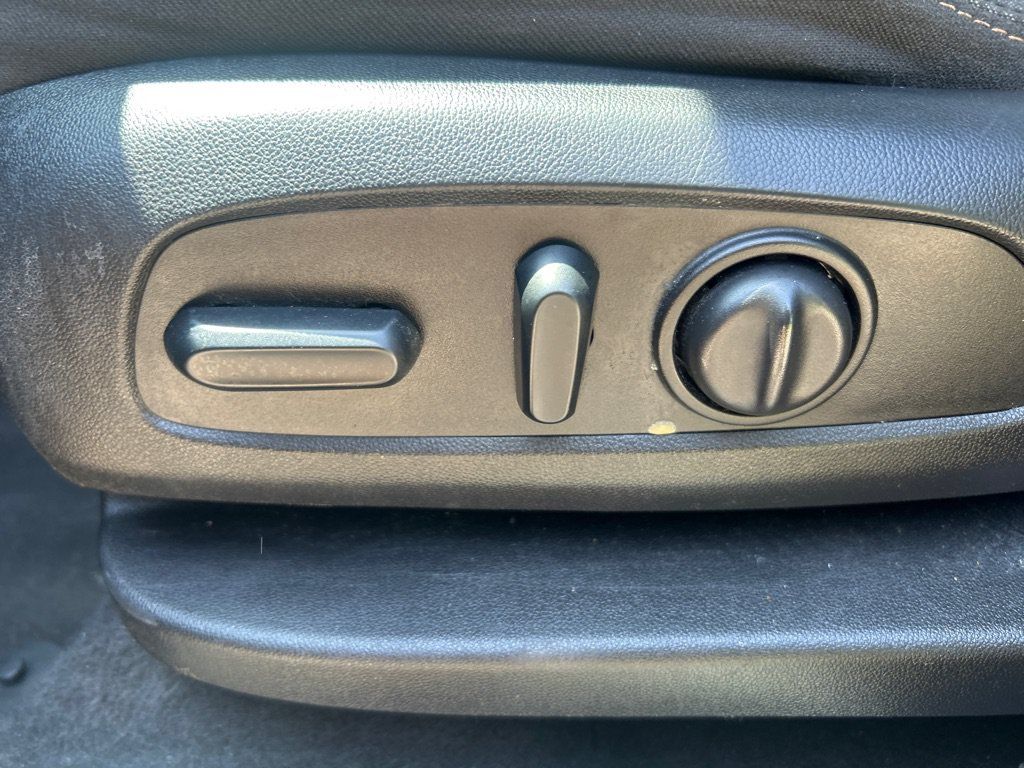 Used 2019 Chevrolet Equinox LT FWD image 16
