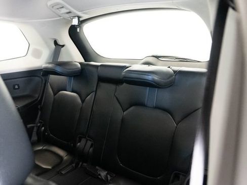 Used 2023 Honda Pilot Touring image 11