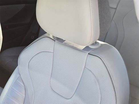 Used 2023 Hyundai Elantra Limited image 20