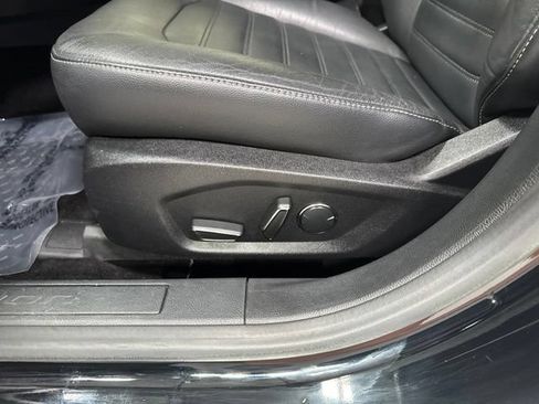 Used 2017 Ford Fusion SE w/ Fusion SE Technology Package FWD image 5