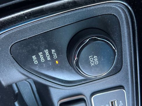 Used 2018 Jeep Compass Limited w/ Navigation Group AWD/4WD image 27