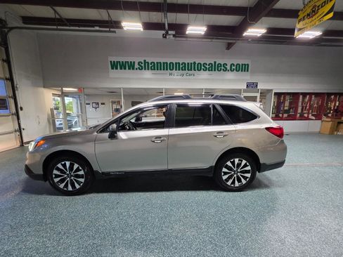 Used 2017 Subaru Outback 3.6R Limited AWD/4WD image 11