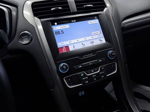 Used 2019 Ford Fusion SE image 52