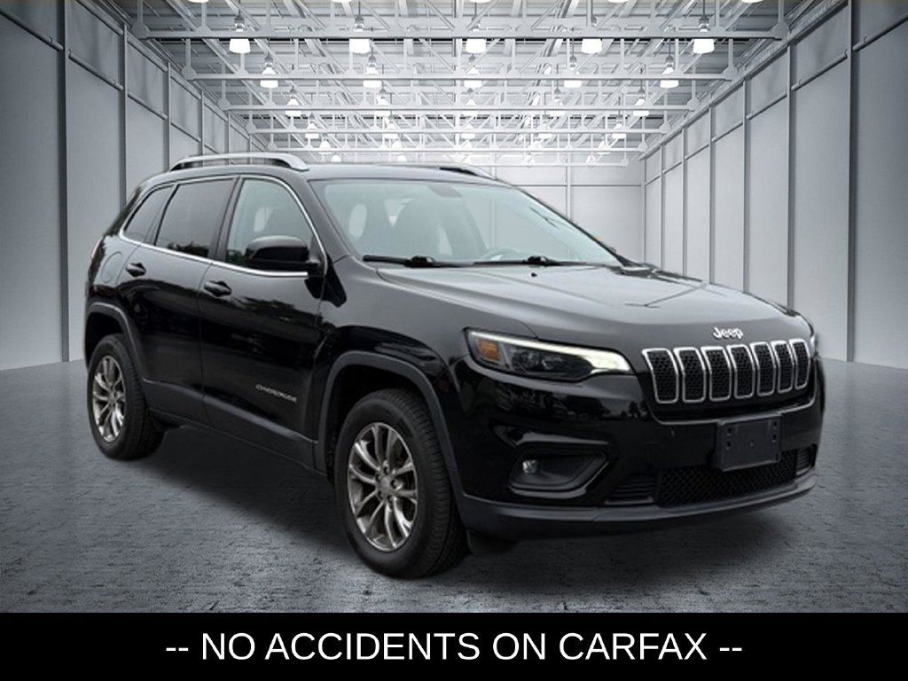 Used 2019 Jeep Cherokee Latitude Plus w/ Cold Weather Group AWD/4WD image 4