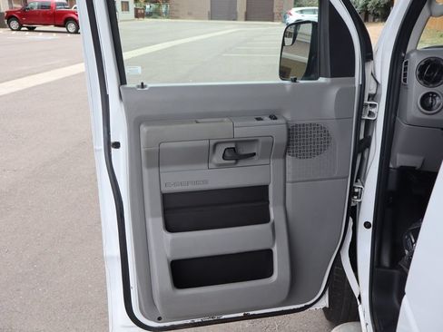 Used 2014 Ford E-250 and Econoline 250 w/ Power Group RWD image 21