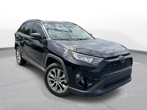 Used 2021 Toyota RAV4 XLE Premium FWD image 4