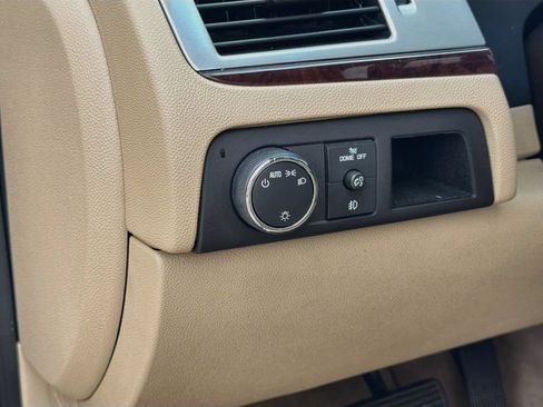 Used 2011 Cadillac Escalade ESV Premium RWD image 10