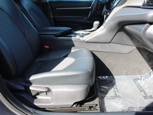 Used 2020 Toyota Camry SE FWD image 20