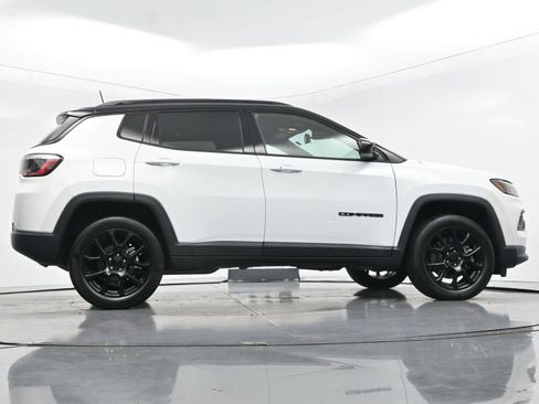 Used 2023 Jeep Compass Latitude AWD/4WD image 48