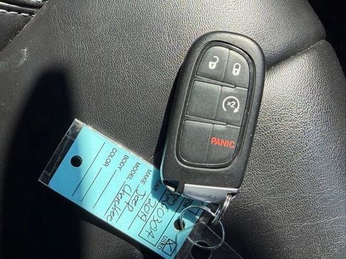 Used 2019 Jeep Cherokee Latitude Plus w/ Cold Weather Group AWD/4WD image 10