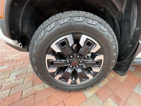 Used 2024 Nissan Frontier PRO-4X w/ Pro Convenience Package image 10