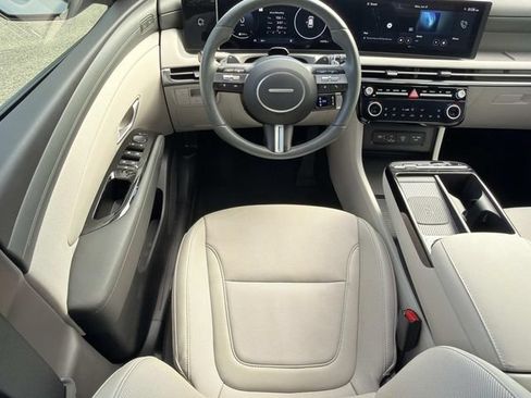 Used 2025 Hyundai Tucson Limited FWD image 13