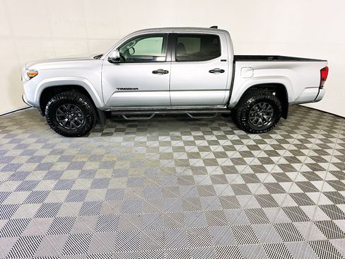 Used 2023 Toyota Tacoma SR5 w/ Technology Package AWD/4WD image 6