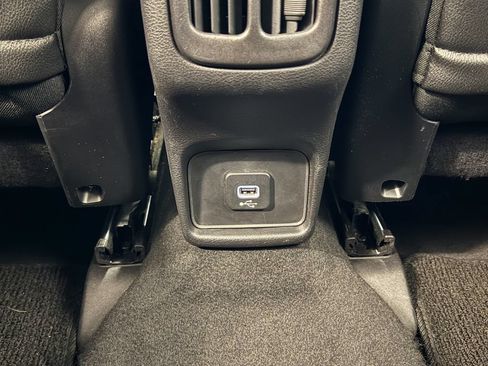 Used 2018 Jeep Compass Latitude FWD image 31