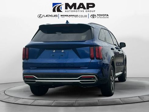 Used 2022 Kia Sorento EX w/ Panoramic Sunroof Package image 5