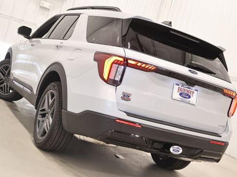 New 2026 Ford Explorer ST-Line w/ ST-Line Street Pack image 35
