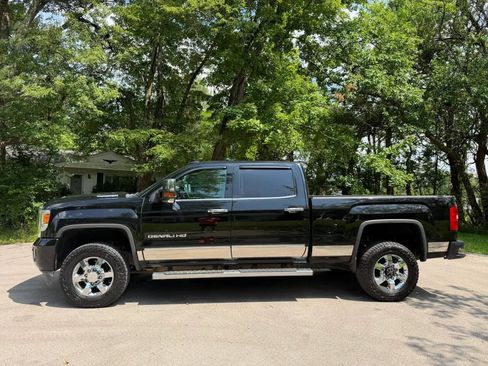 Used 2017 GMC Sierra 3500 Denali w/ Duramax Plus Package AWD/4WD image 2