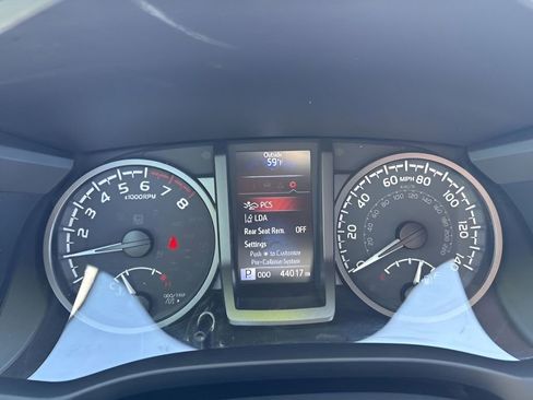 Used 2023 Toyota Tacoma TRD Off-Road AWD/4WD image 12