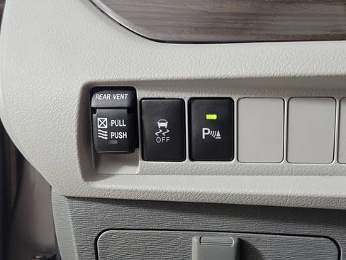 Used 2020 Toyota Sienna XLE Premium FWD image 24