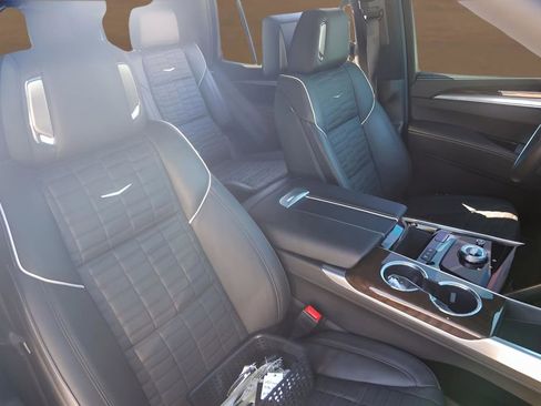 Certified 2025 Cadillac Escalade Sport Platinum w/ LPO, ONYX Package image 32