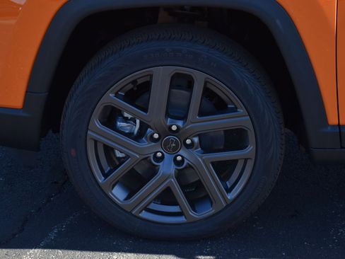 New 2026 Jeep Compass Latitude image 11