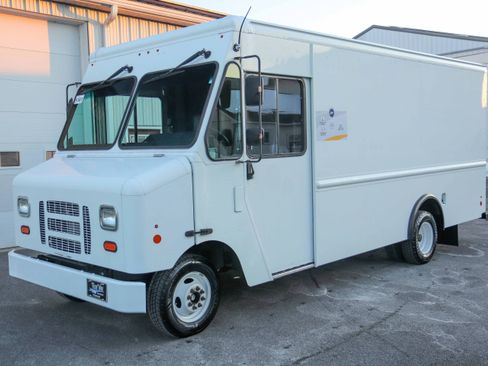 Used 2016 Ford E-350 and Econoline 350 Super Duty w/ A/C Prep Package image 7