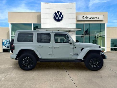 Used 2021 Jeep Wrangler Unlimited Sahara AWD/4WD image 5