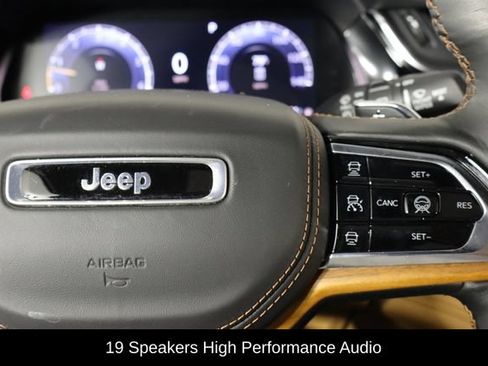 Used 2025 Jeep Grand Cherokee Summit AWD/4WD image 10