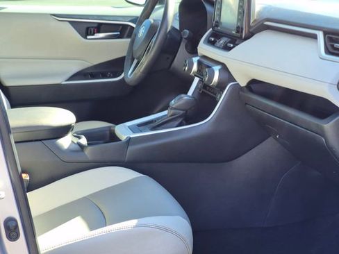 Used 2021 Toyota RAV4 XLE Premium image 22