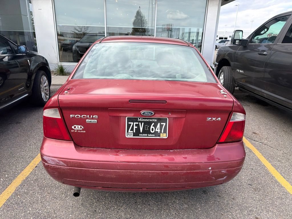 Used 2005 Ford Focus ZX4 Sedan FWD image 4
