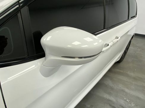 Used 2018 Chrysler Pacifica Limited w/ S Appearance Package image 12