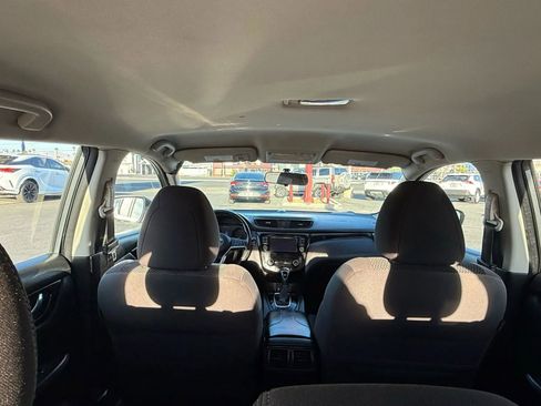 Used 2017 Nissan Rogue Sport SV w/ SV Premium Package image 14