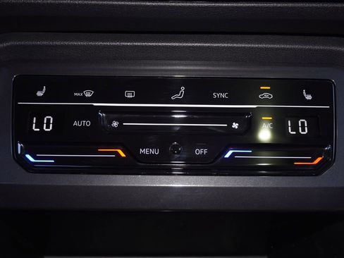 Used 2023 Volkswagen Tiguan SE R-Line image 18