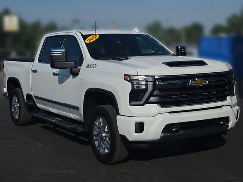 Used 2025 Chevrolet Silverado 2500 High Country w/ High Country Premium Package AWD/4WD image 11
