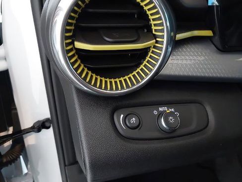 New 2026 Chevrolet Trax LT image 24