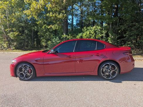 Used 2022 Alfa Romeo Giulia Veloce image 23