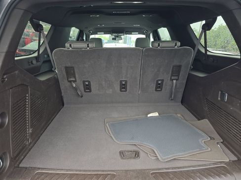 Used 2024 Chevrolet Suburban LT image 14