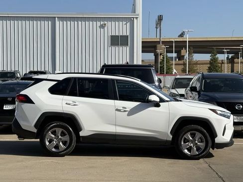 Used 2025 Toyota RAV4 XLE FWD image 3