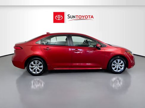 Used 2021 Toyota Corolla LE image 2