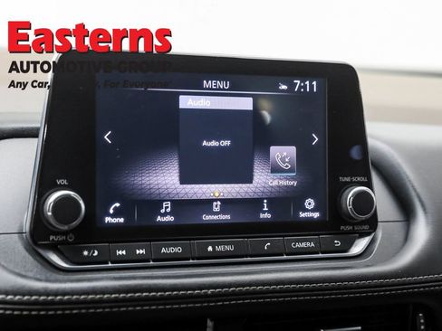 Used 2022 Nissan Rogue SV AWD/4WD image 17
