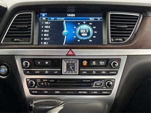 Used 2018 Genesis G80 3.8 AWD/4WD image 19