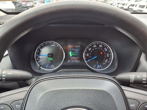 Used 2021 Toyota RAV4 LE image 9