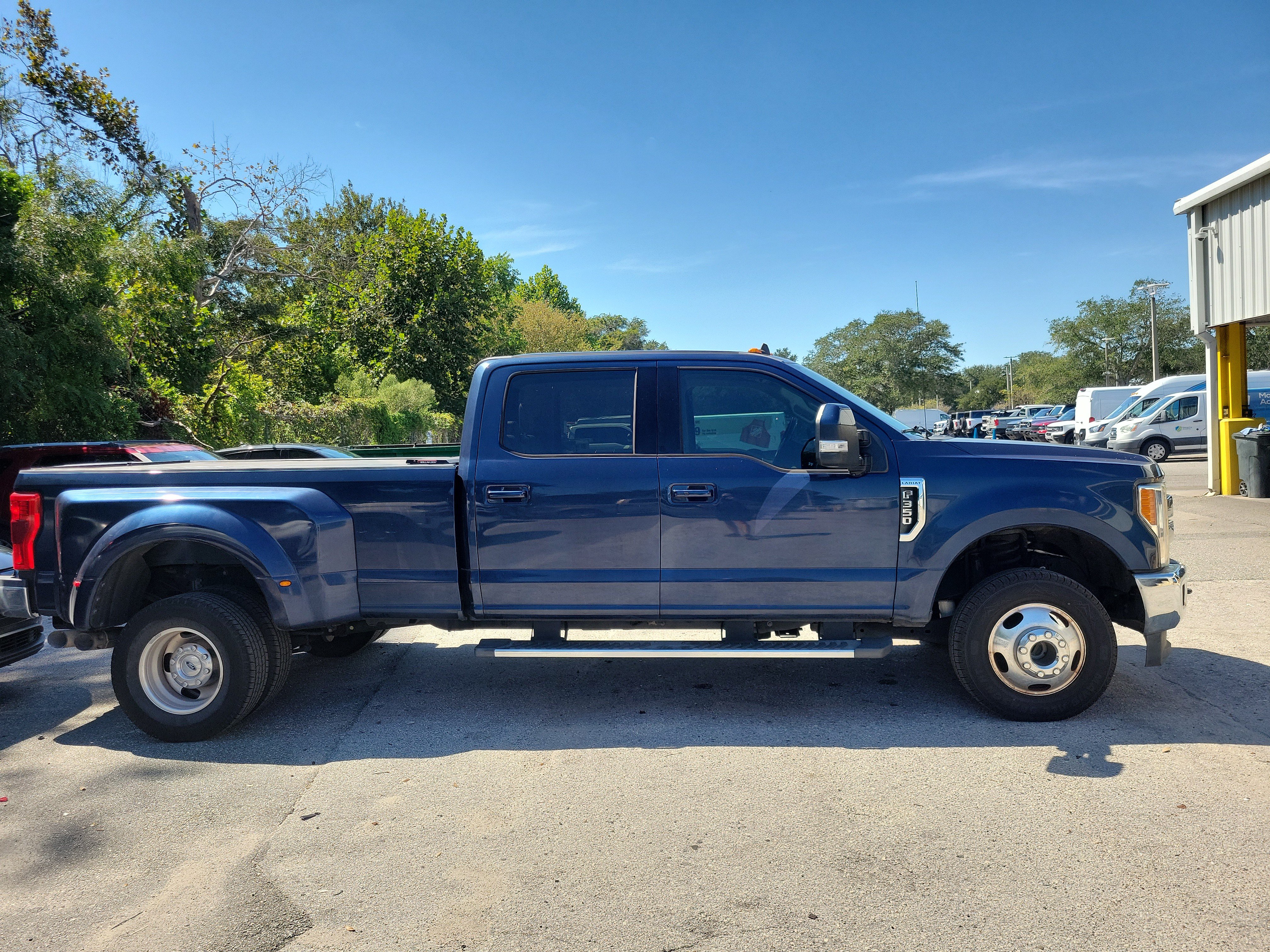 Used 2019 Ford F350 Lariat w/ Lariat Ultimate Package AWD/4WD image 4