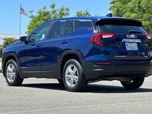 Used 2022 GMC Terrain SLE w/ LPO, Floor Liner Package image 3