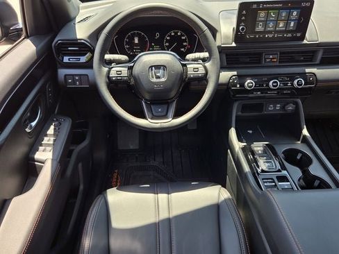 Used 2025 Honda Pilot TrailSport image 13