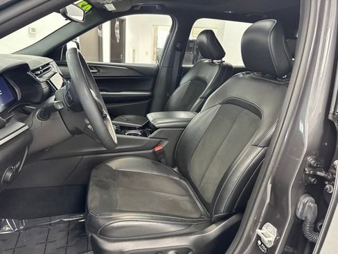 Used 2023 Jeep Grand Cherokee L Laredo AWD/4WD image 18