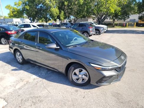 Certified 2026 Hyundai Elantra SE FWD image 1